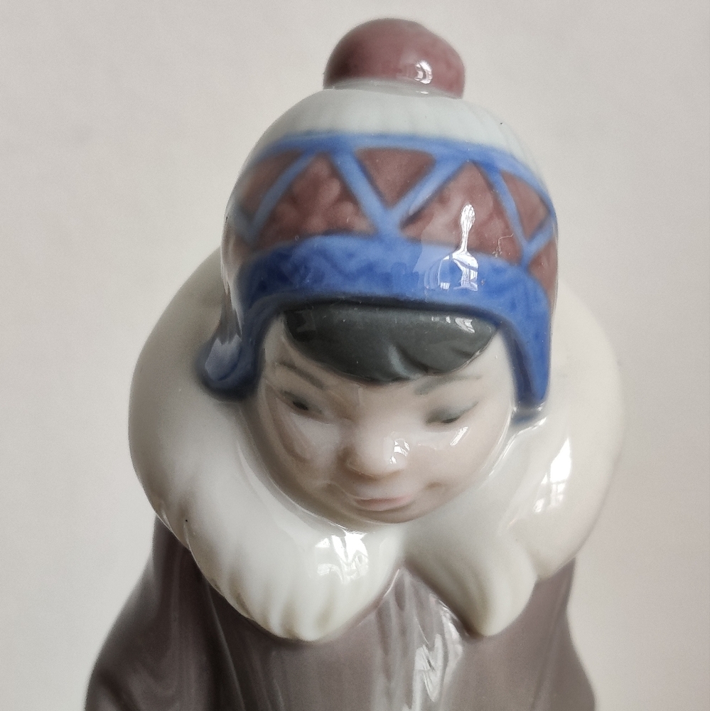 Lladro "Eskimo Riders" Inuit Boy with a cub Porcelain Figurine - Picture 2 of 14